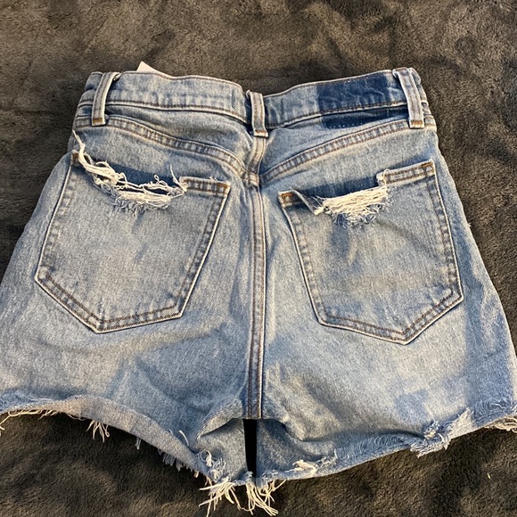 Abercrombie High Rise 4 in Shorts - Picture 2 of 3